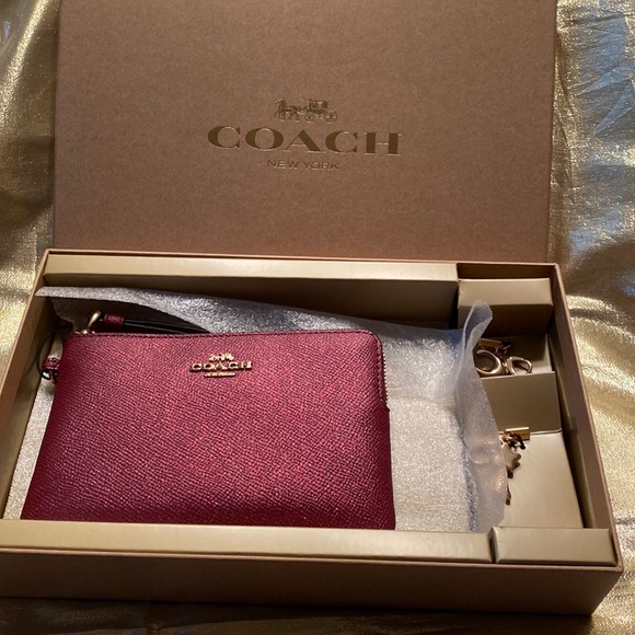 NWT Coach Gift Boxed Corner Zip Glitter Wristlet with Two Removable Charms - Picture 5 of 9